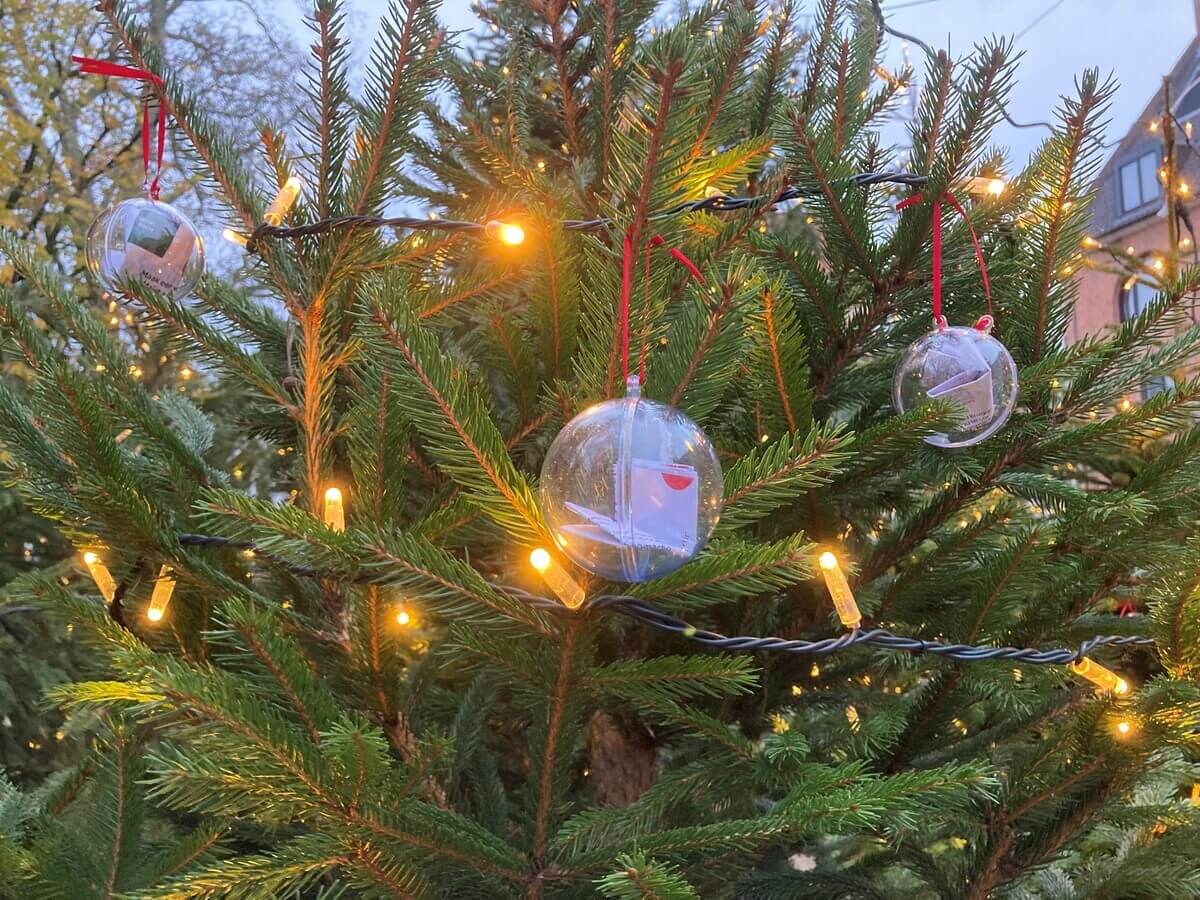 δέντρο-χριστούγεννα-μπριζ