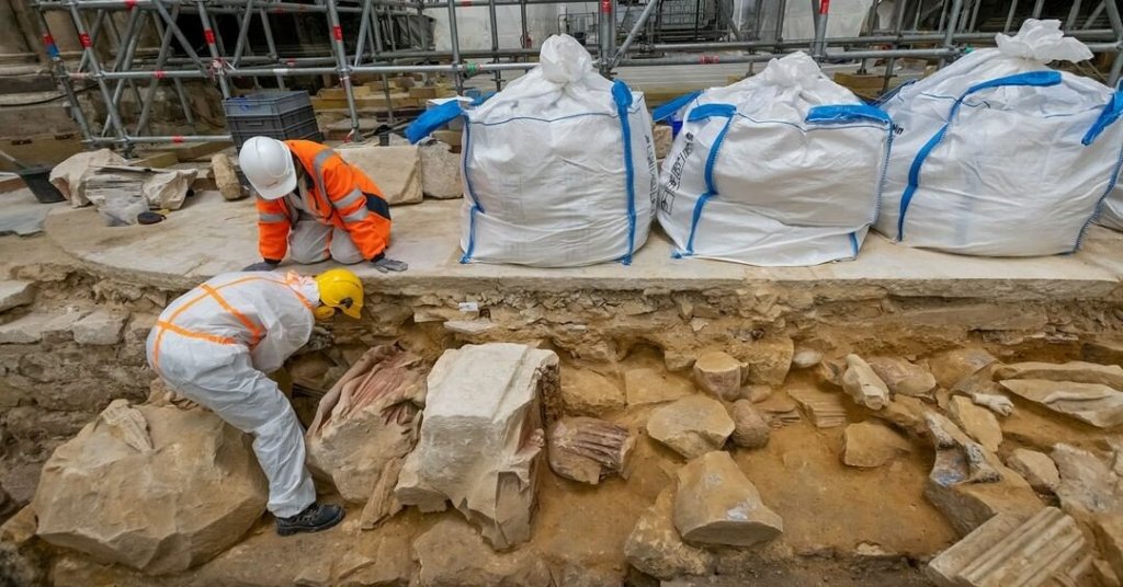 Αρχαιολογικός θησαυρός ανακαλύφθηκε κάτω από την Παναγία των Παρισίων - SuperGreeks