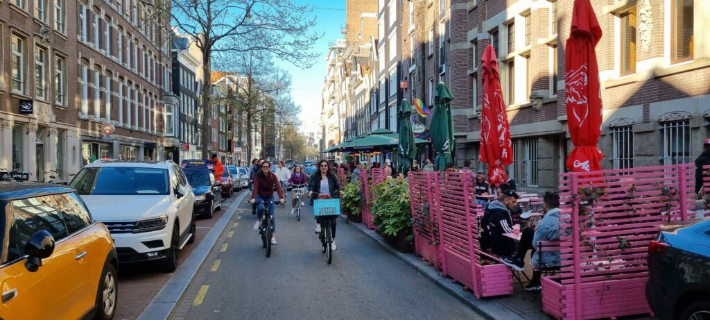 Άμστερνταμ-ποδήλατα-αυτοκίνητα